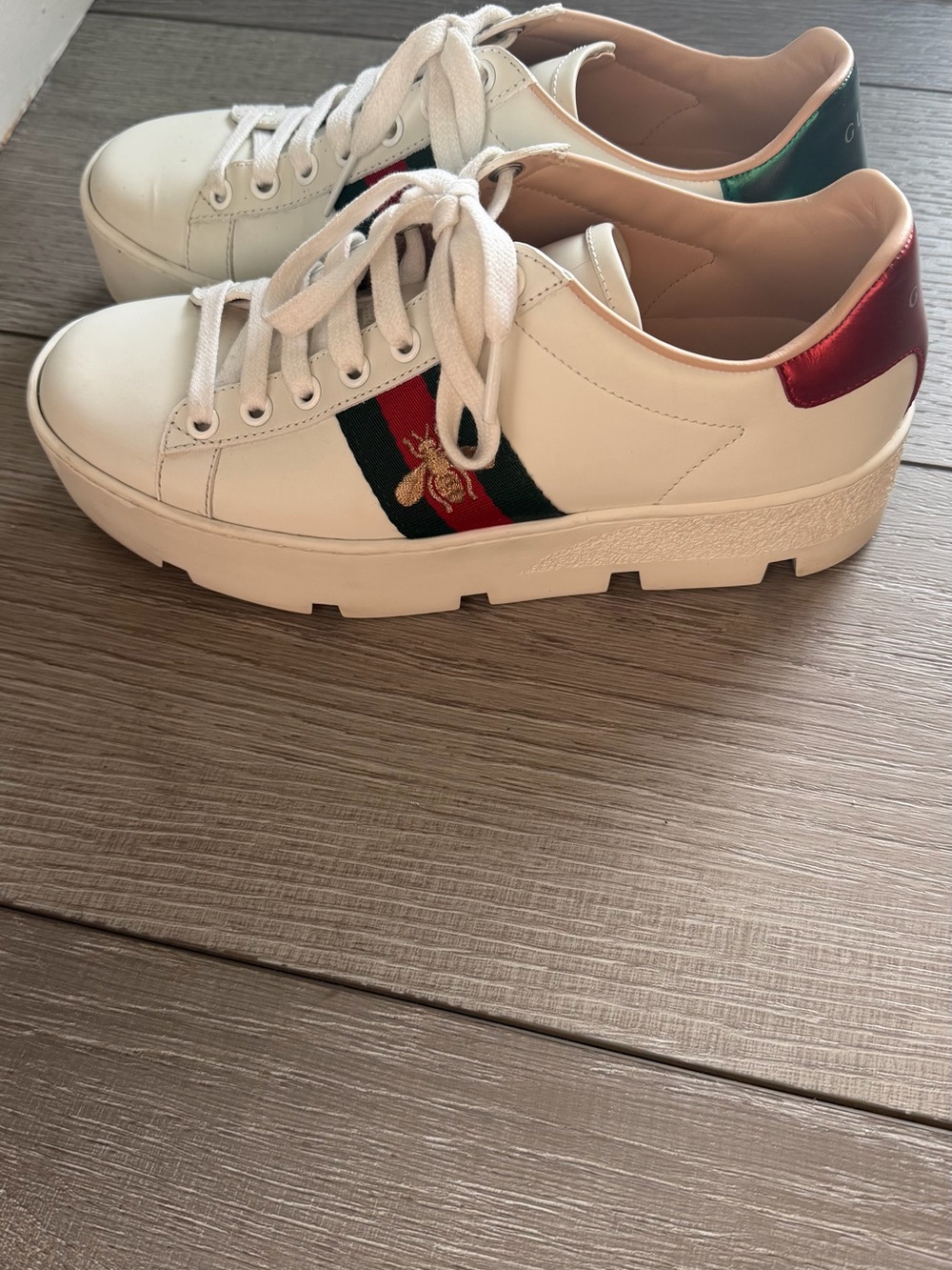 Gucci White Leather Low-Top Sneakers with Red & Green Stripe and Metallic Heels